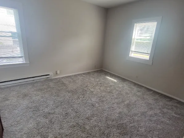 1102 W 8th St #1R, Erie, PA 16502