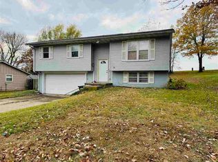 135 Country Club Rd, Williamsburg, IA 52361