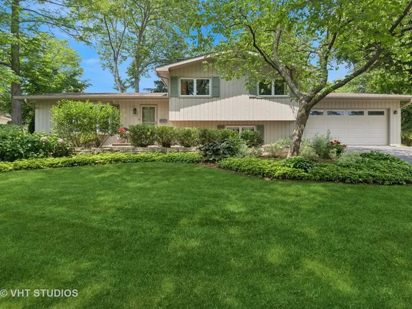 917 Bartlett Ter, Libertyville, IL 60048