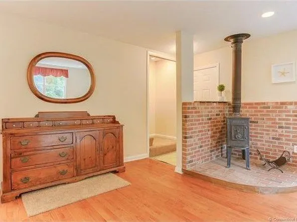 4 Flanders Rd #1, Niantic, CT 06357