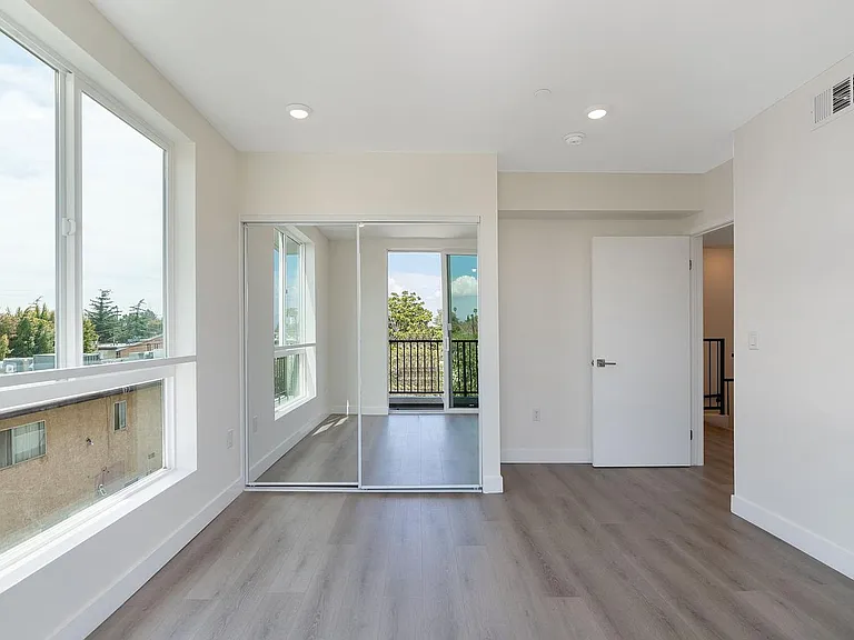 14228 Delano St #0 — Photo 20