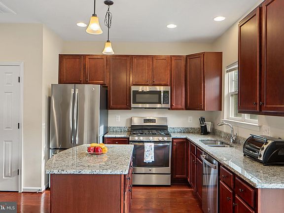 4th image of 2210 Mallard Landing Dr