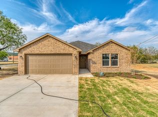 214 SW 14th St, Mineral Wells, TX 76067