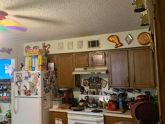 4th image of 602 Valley Dr