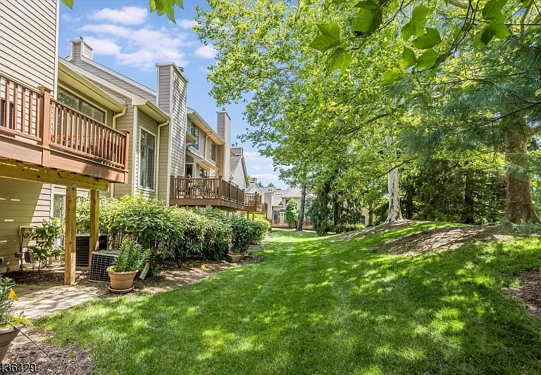 35 Lenox Ct — Photo 32