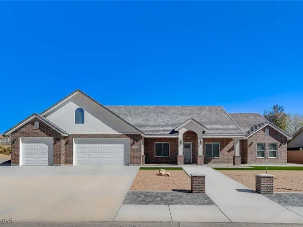 3196 Mateuse St, Moapa Valley, NV 89021