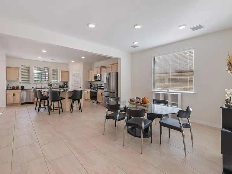 12804 De La Rosa Ave — Photo 6
