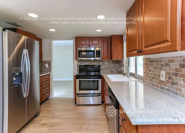 12758 Guilford Cir — Photo 5