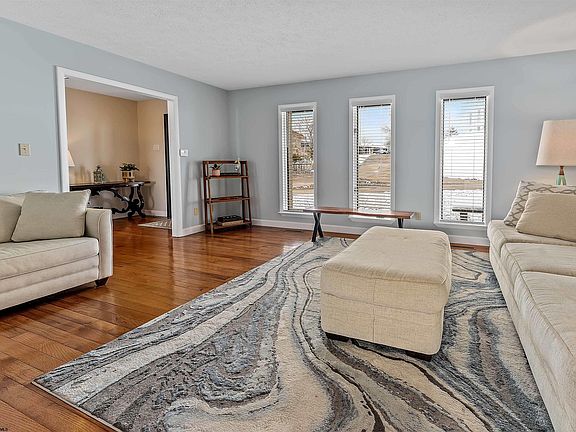 5th image of 12 Cedarwood Dr