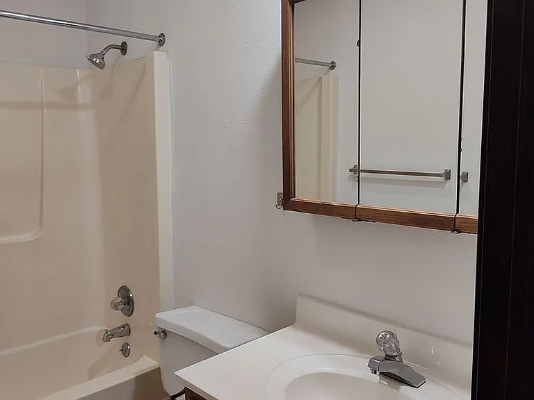 601 Boxwood Dr #1-6 — Photo 5