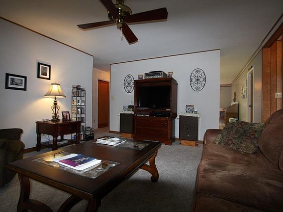 4th image of 905 Windsor Dr