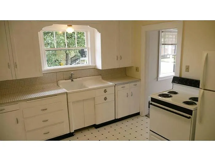 Kitchen View #1 - 5327 N Bowdoin St