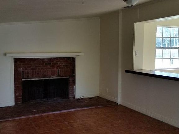 2nd image of 5716 S Manhattan Ave