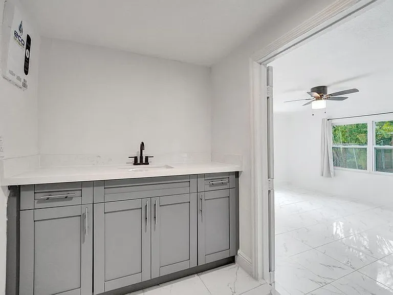 1836 SW 9th Ave — Photo 35