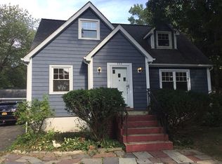 302 Oak Dr, New Windsor, NY 12553