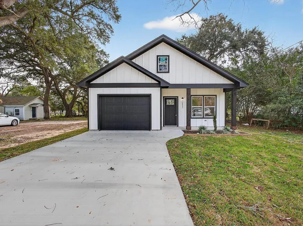 7825 Brighton Dr, Beaumont, TX 77707