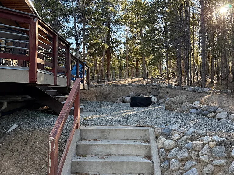 550 Peak View Dr — Photo 2