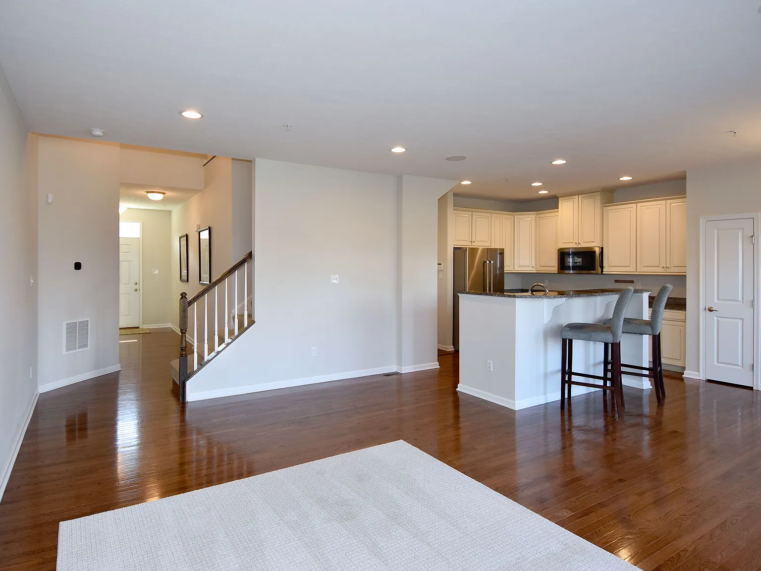 616 Edison Dr — Photo 4