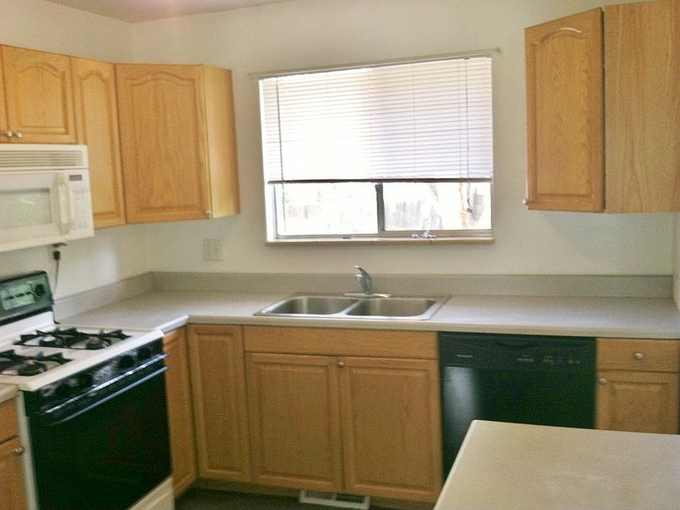 2nd image of 436 S Routt Way