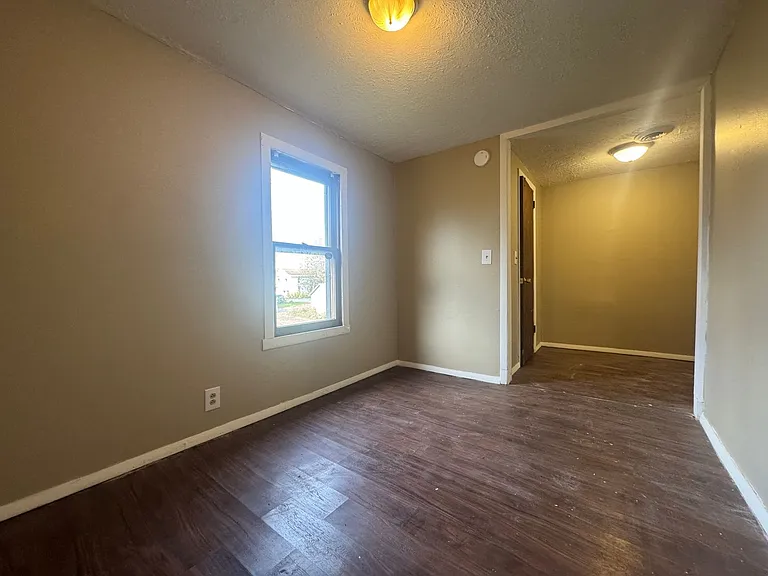 212 Depeyster St — Photo 13