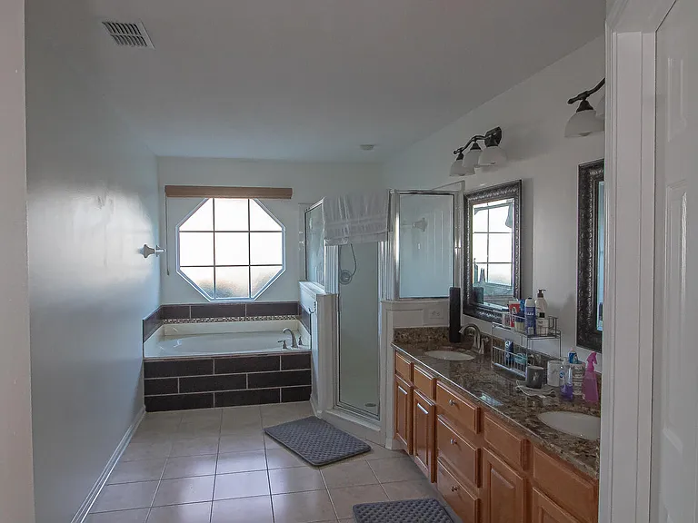 8146 Leafcrest Dr — Photo 14