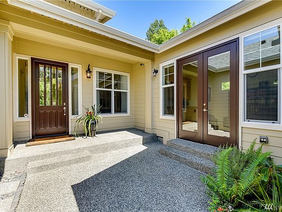 4th image of 23068 NE 139th Ct