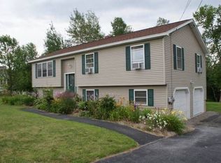 13 Horseshoe Ln, Hampden, ME 04444