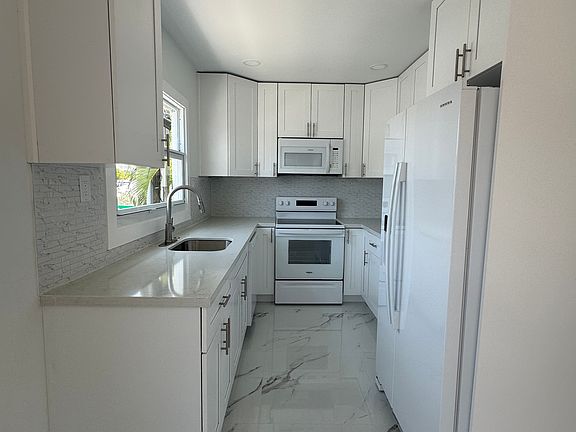 2nd image of 434 NE 7th Ave APT 7