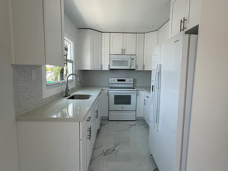 434 NE 7th Ave #7 — Photo 11
