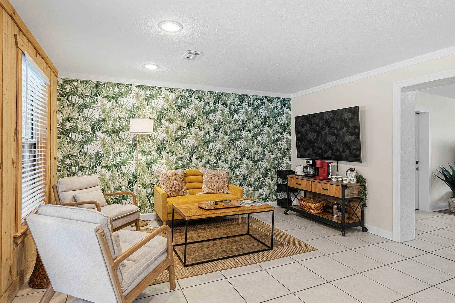 4 bed, 3.0 bath, 2098 sqft, $4,000 — Photo 1