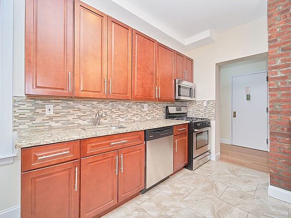 3rd image of 611 W 177th St #27
