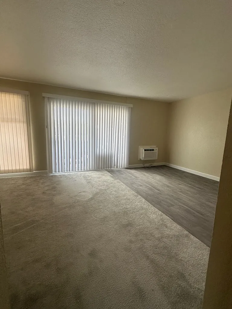 2 bed, 784 sqft, $3,200 — Photo 1