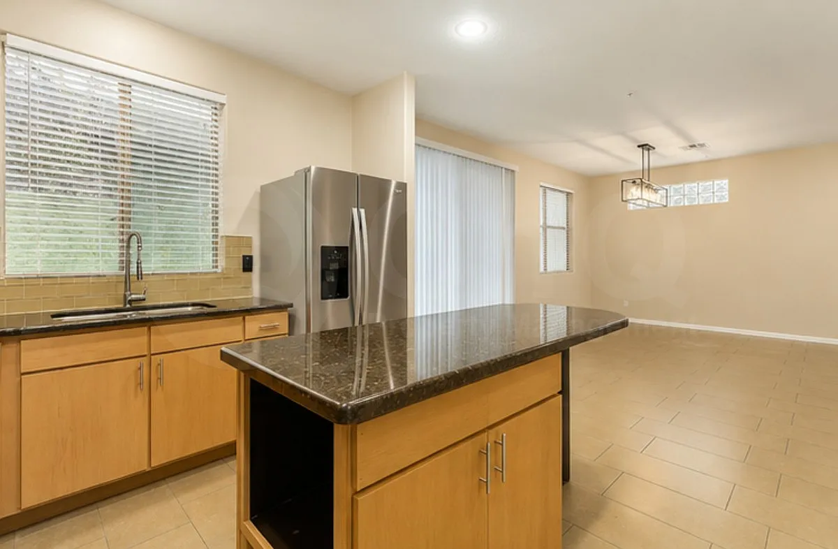 3 bed, 2.5 bath, 1799 sqft, $2,499 — Photo 4