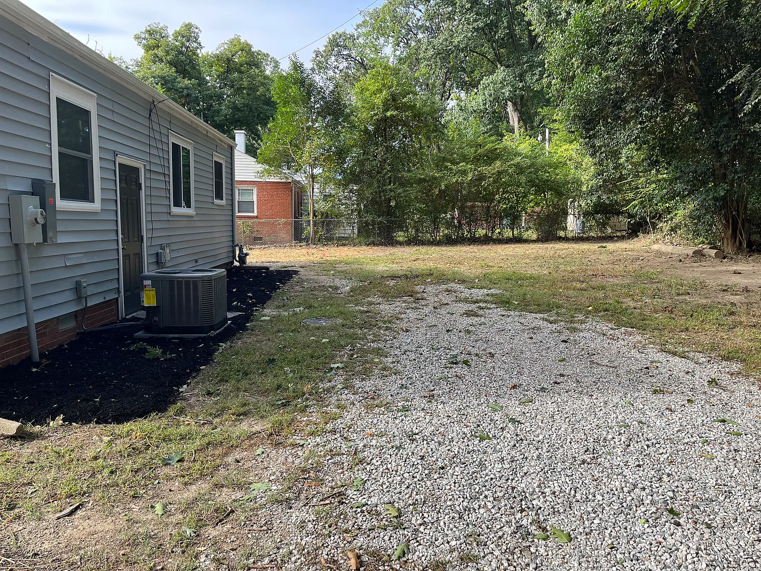 3 bed, 1.5 bath, 1084 sqft, $1,900 — Photo 2