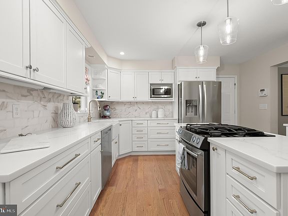 5th image of 1307 Lloyd Ct