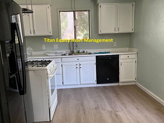 5th image of 831 Shearer St