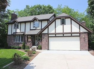 7810 Brookbank Rd, Willowbrook, IL 60527