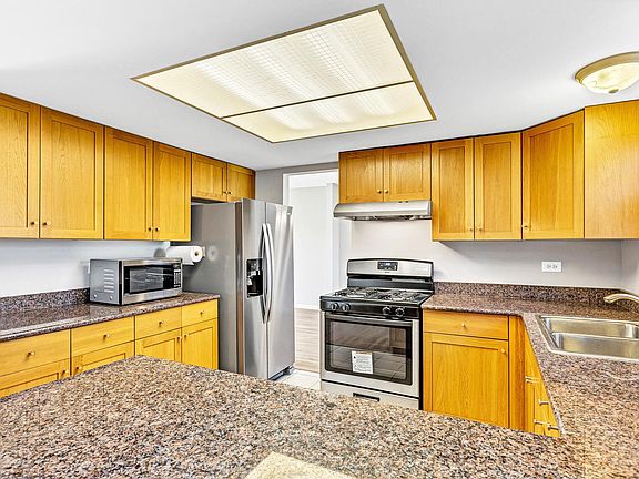 3rd image of 948 Pioneer Ct