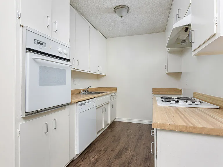 13157 Oxnard St #103 — Photo 9