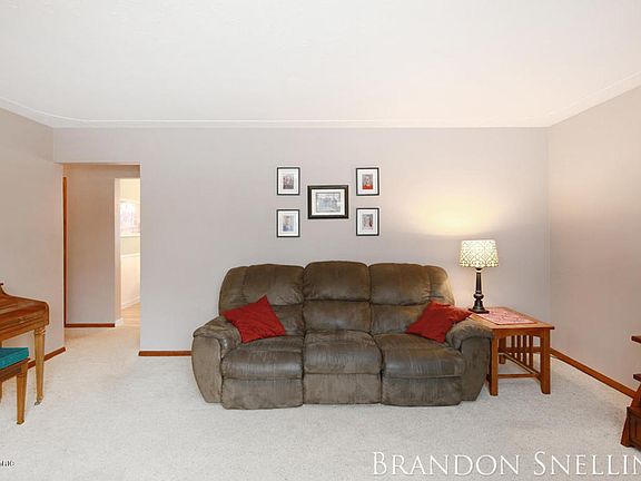 5th image of 3762 Grant St