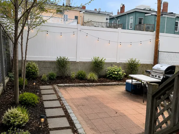 588 E 5th St #1, Boston, MA 02127