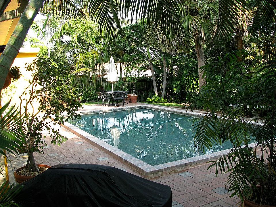 2nd image of 209 N Seacrest Cir