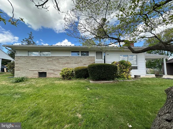 17724 Crest Dr, Hagerstown, MD 21740