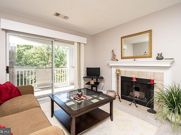 5th image of 20290 Beechwood Ter Unit 303