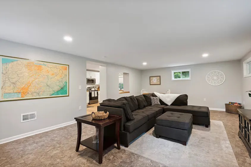 4 bed, $4,800 — Photo 1