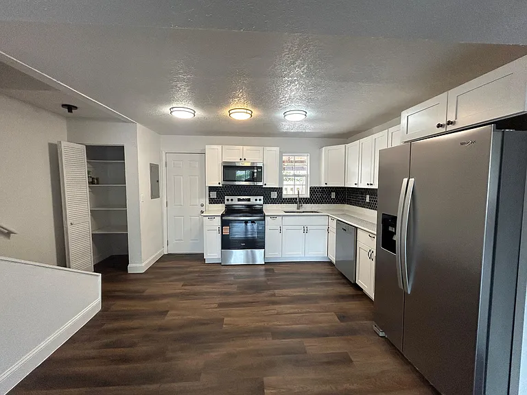1450 NE 151st St #101 — Photo 5