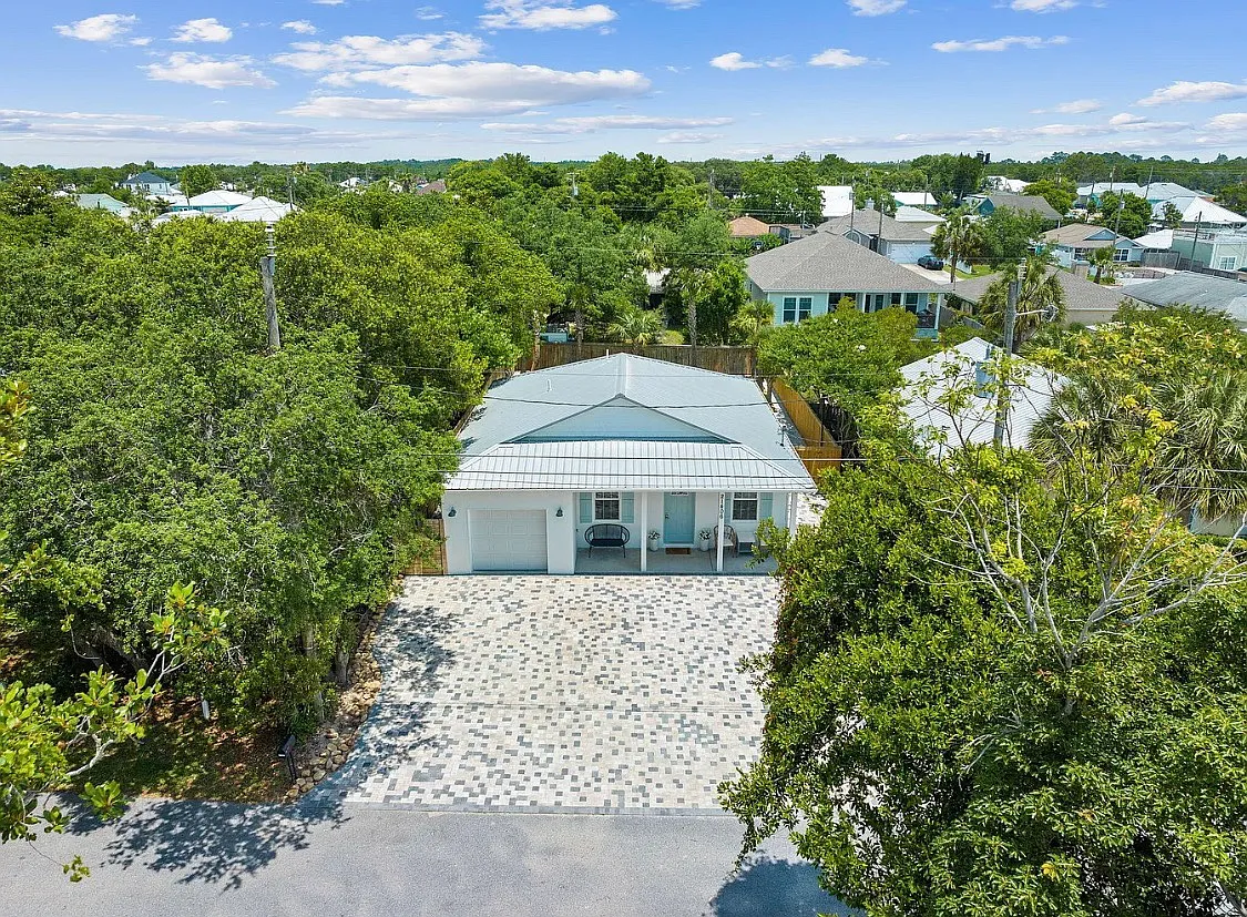 21406 Hilltop Ave — Photo 1