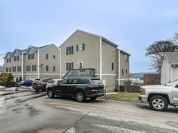 2nd image of 318 Crescent St Unit A
