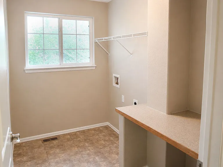 1506 Dryland St — Photo 15