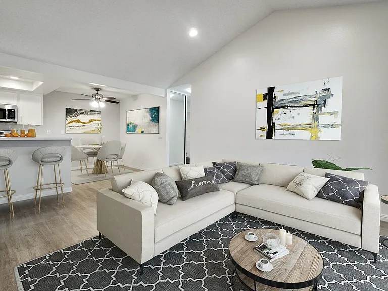 River Oaks Apartments — Photo 1